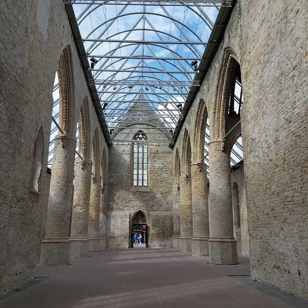 Kerk in Bolsward met Raamdak